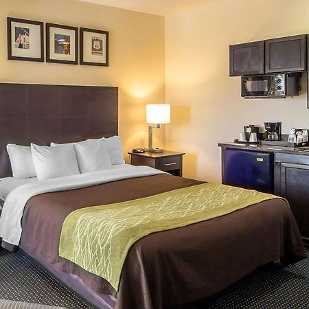 Quality Inn Tulsa-Downtown West Экстерьер фото