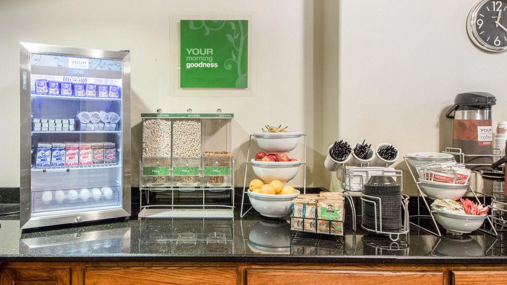Quality Inn Tulsa-Downtown West Экстерьер фото