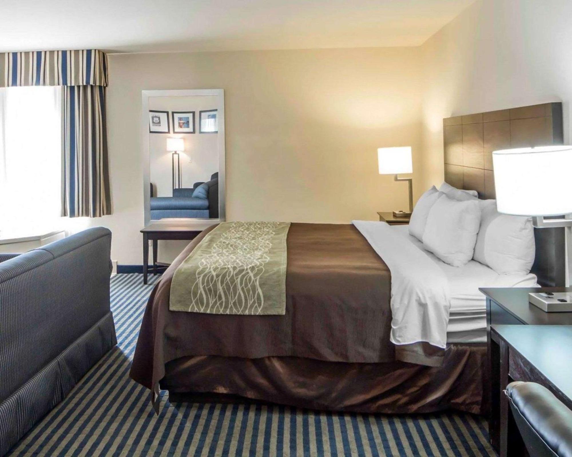 Quality Inn Tulsa-Downtown West Экстерьер фото