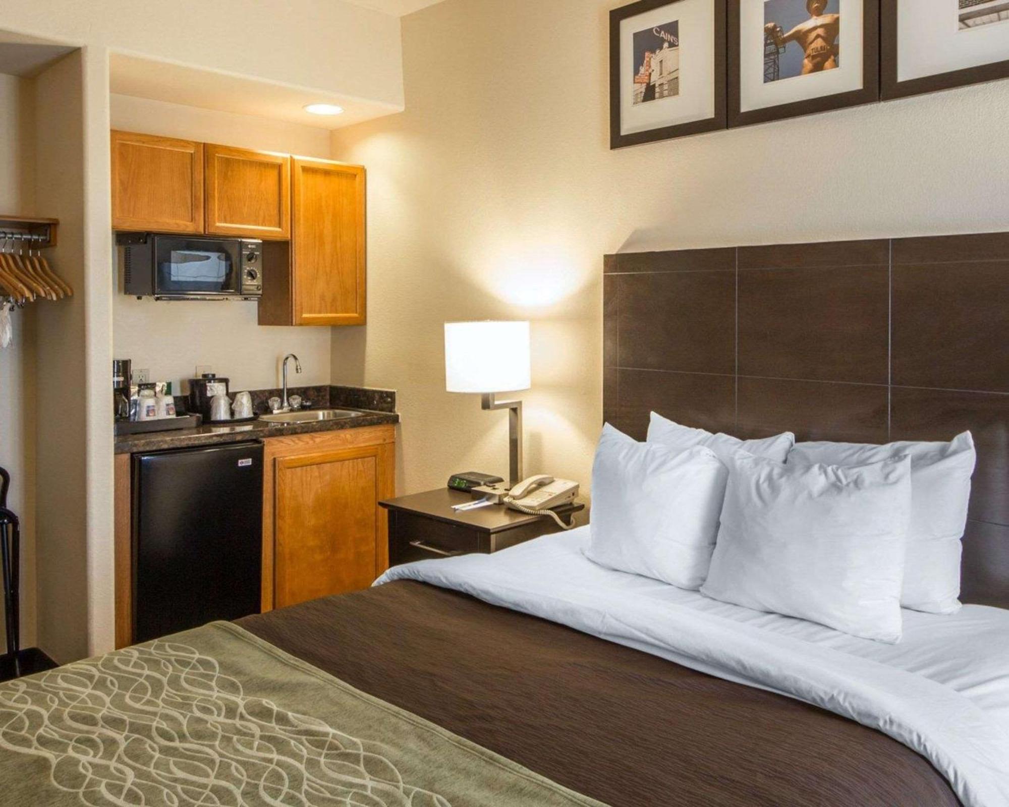 Quality Inn Tulsa-Downtown West Экстерьер фото
