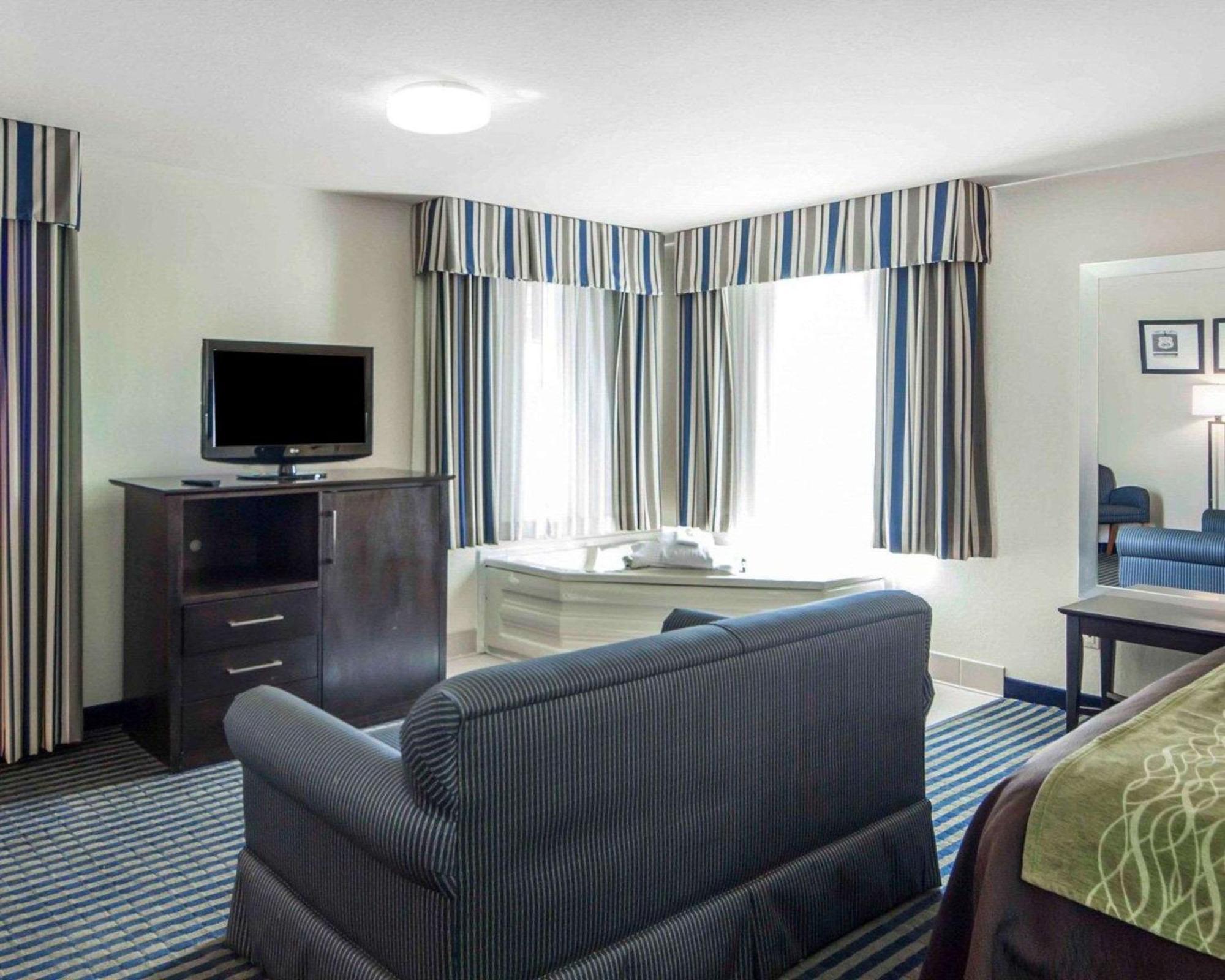 Quality Inn Tulsa-Downtown West Экстерьер фото