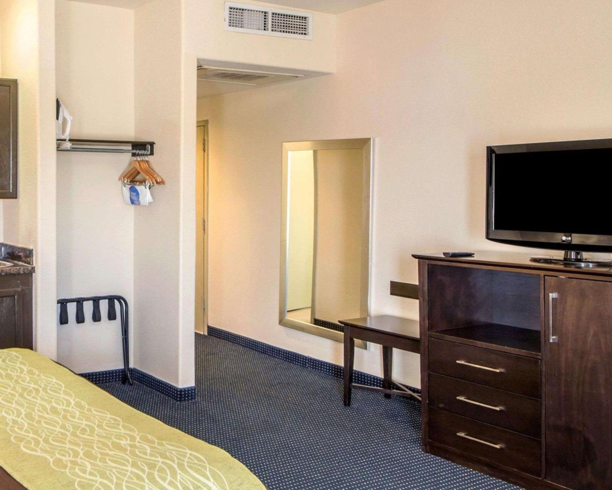 Quality Inn Tulsa-Downtown West Экстерьер фото