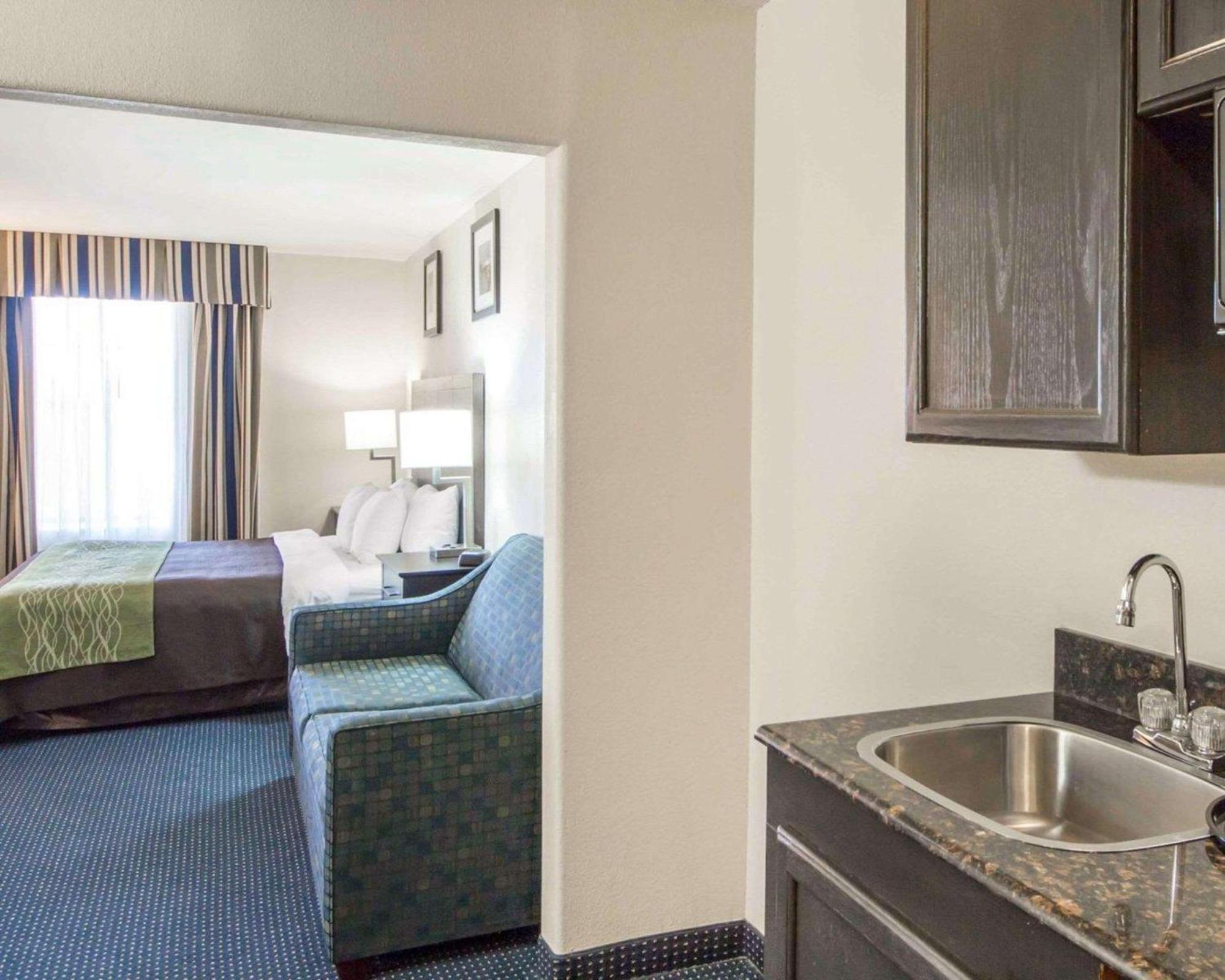 Quality Inn Tulsa-Downtown West Экстерьер фото