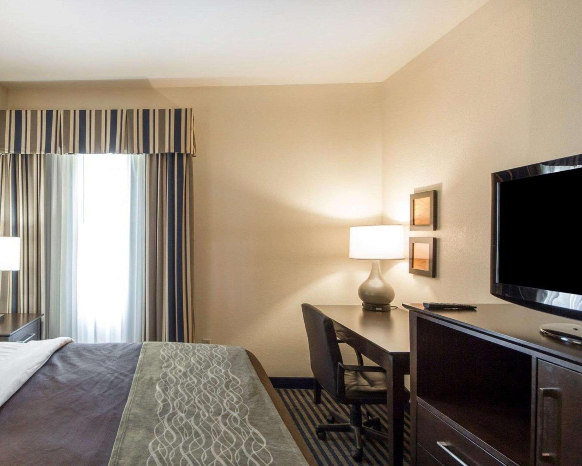 Quality Inn Tulsa-Downtown West Экстерьер фото