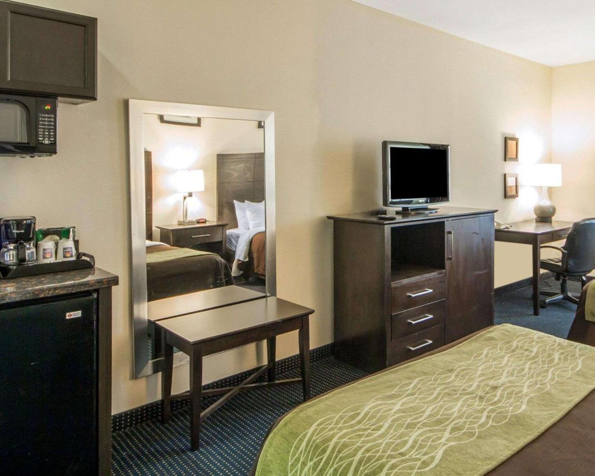 Quality Inn Tulsa-Downtown West Экстерьер фото