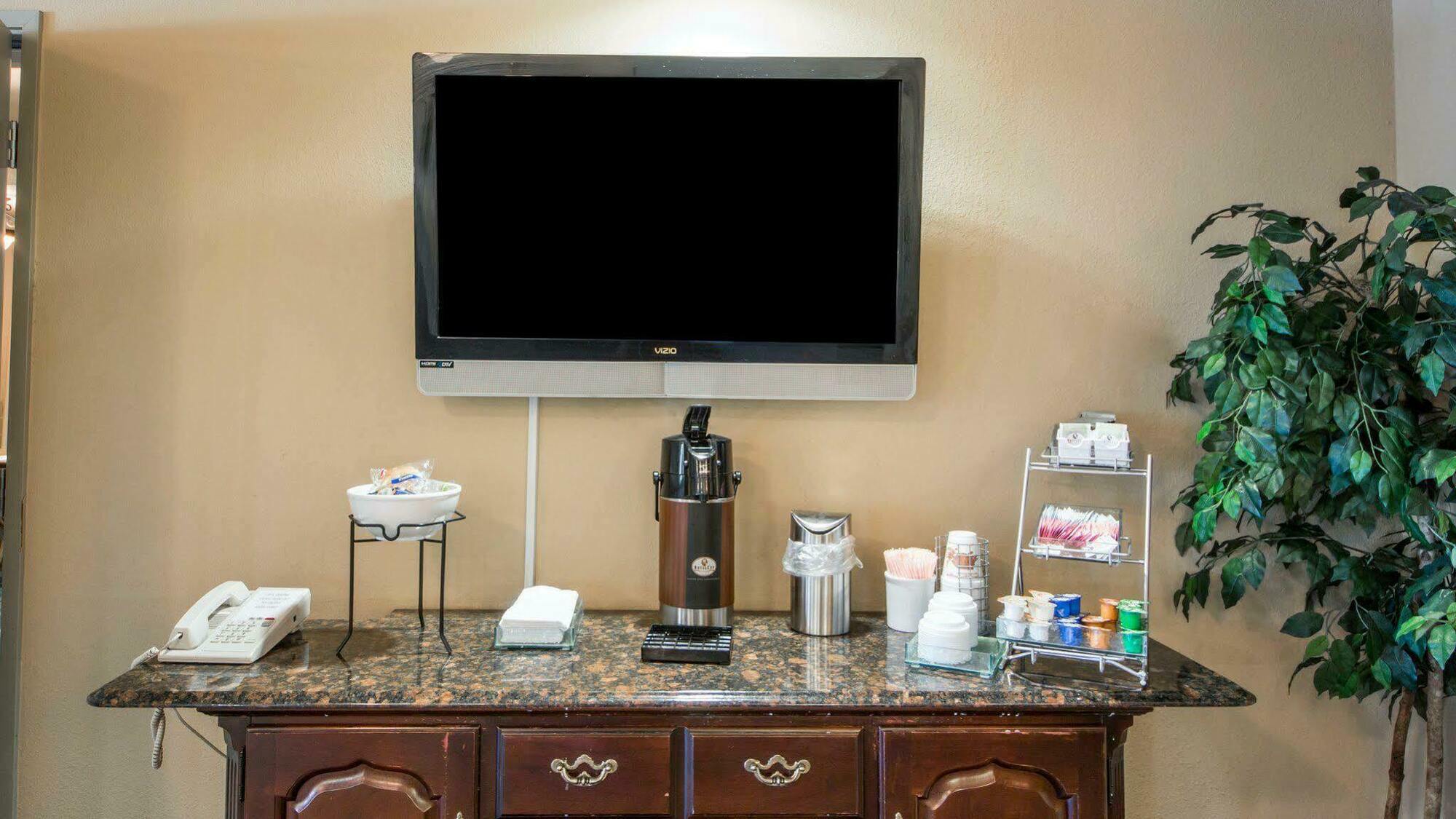 Quality Inn Tulsa-Downtown West Экстерьер фото