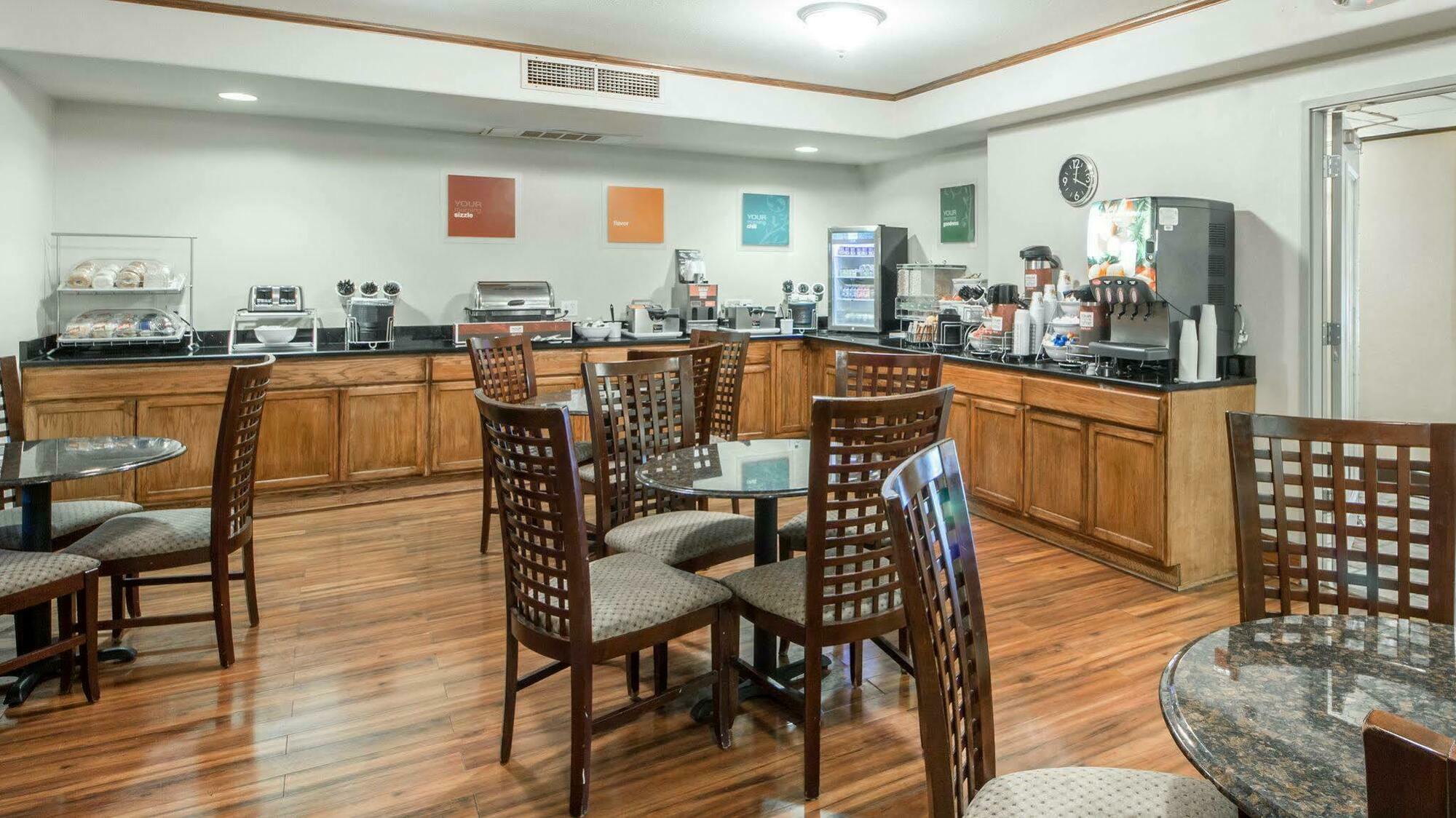 Quality Inn Tulsa-Downtown West Экстерьер фото
