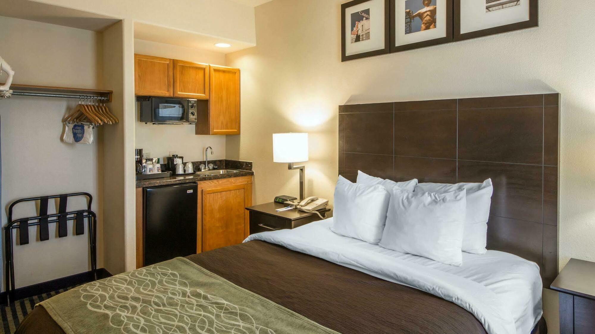 Quality Inn Tulsa-Downtown West Экстерьер фото