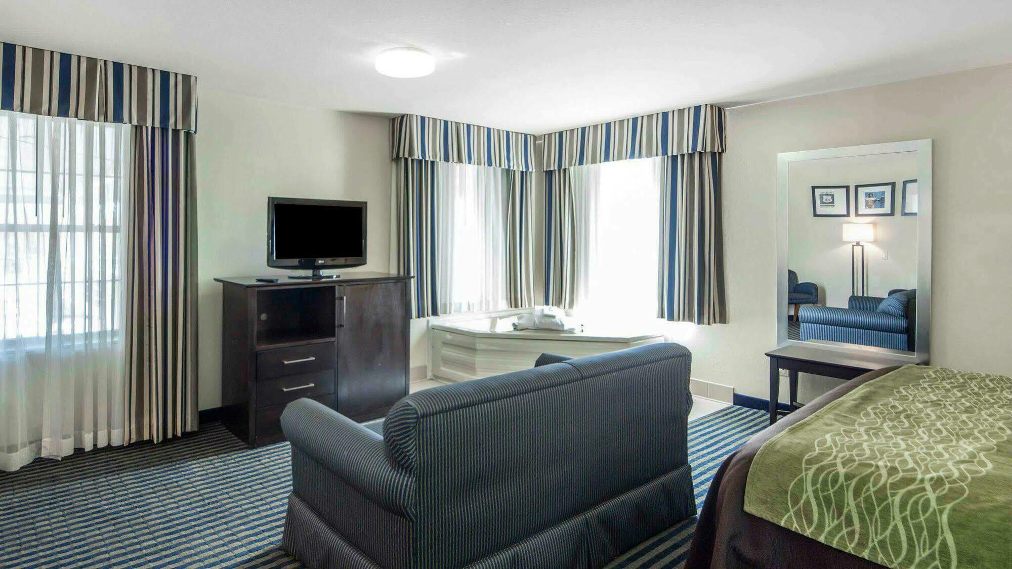 Quality Inn Tulsa-Downtown West Экстерьер фото