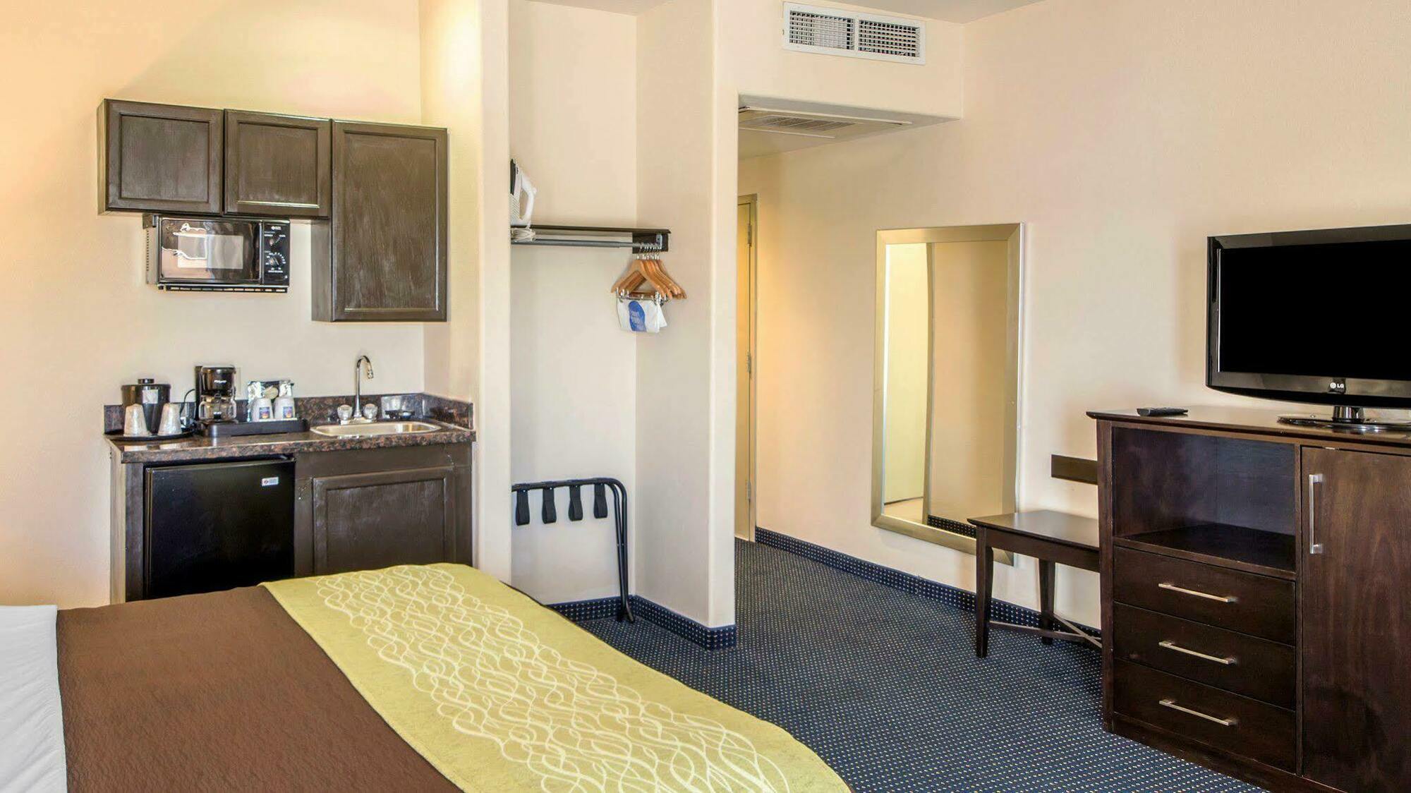 Quality Inn Tulsa-Downtown West Экстерьер фото